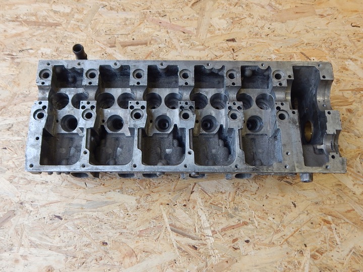 фото №1, Vw t5 головка 2.5 tdi r070103373a пошкоджена