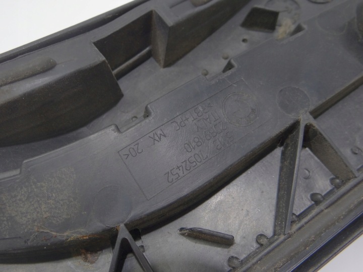 фото №7, Молдинг крышки багажника bmw x3 e83 oem номер 7052452 чёрный sapphire 475