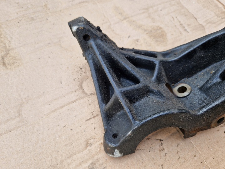 фото №8, Кронштейн поддержка полуось volvo s80 i 2.5 tdi 074199643