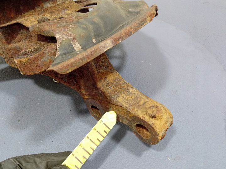 фото №6, Toyota sienna ii xl20 03- поворотный кулак перед правая передняя ступица