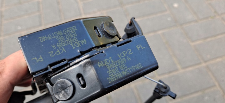 фото №5, Audi a3 8v 8v0 замки замок капота ліве праве троси комплект 8v0823509a