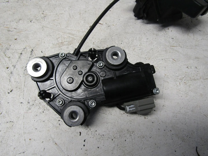 фото №8, Lynk & co 01 1.5 phev механизм замка крышки