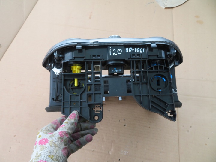 фото №9, Панель керування рамка hyundai i20 i 1 рестайлінг 84704-1j630,93750-1j510