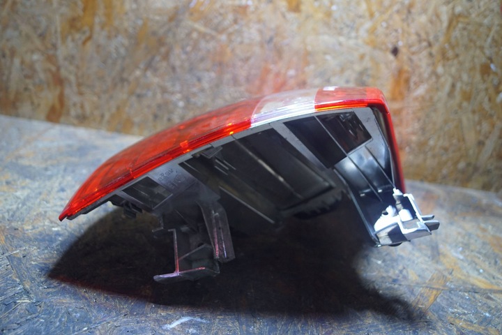 фото №10, Citroen c4 picasso лампа левый зад c1811