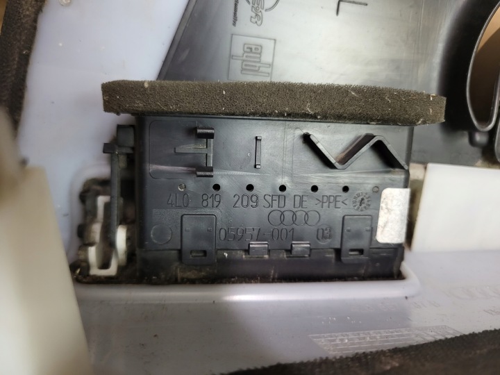фото №8, Захист обшивка стійка c ліва решітка audi q7 4l sline чорна 4l0819209 oem номер