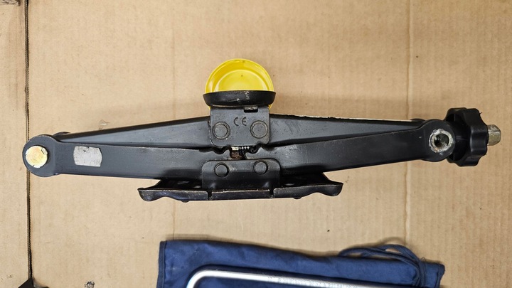 фото №11, Mercedes w168 домкрат ключ клин треугольник чехол a1685830715 оригинал европа