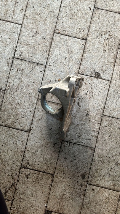 фото №11, Кронштейн поддержка полуось renault arkana captur oem номер 397746410r