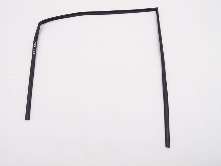 фото №1, Mitsubishi pajero iii 99-06 прокладка стёкла дверь левый перед