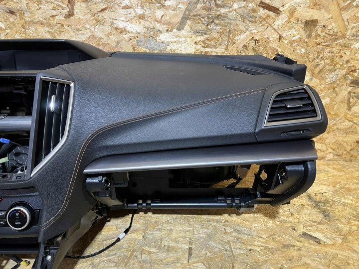 фото №7, Консоль торпедо aribag ремни subaru xv ii 17-24r оригинал красная nić oem