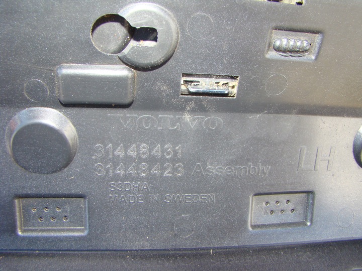 фото №3, Volvo xc90 ii написи. накладка ліва двері. e47