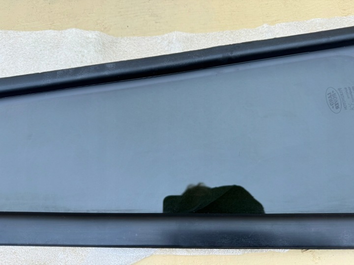 фото №10, Land rover discovery iv 4 l319 09-16r скло праве задня бокова lr072460