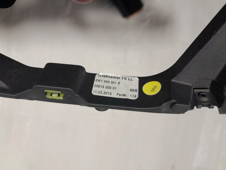 фото №5, Audi a4 b9 решітка повітропровід 8w1820901b