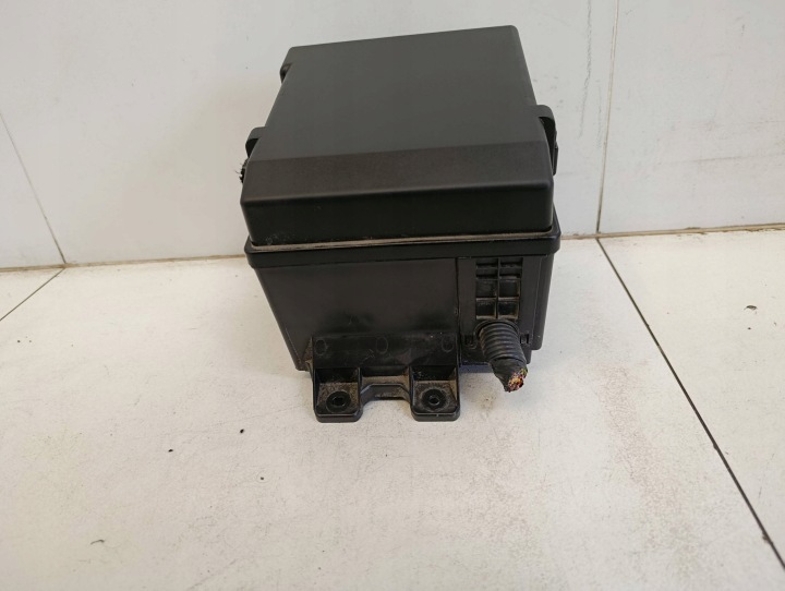 фото №6, Коробка корпус предохранителей renault alaskan nissan navara 4 np300 2.3dci