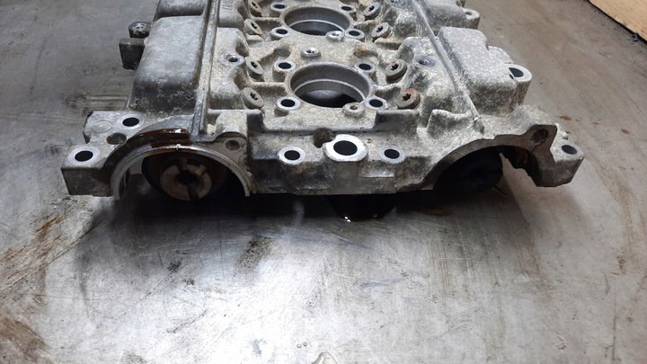 фото №8, Кришка клапанів 1001761 007 вали volvo s60 2.4b