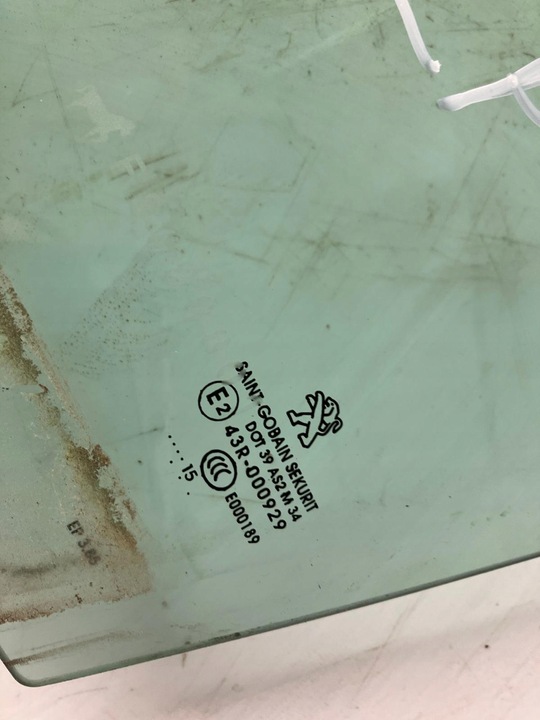 фото №2, Стекло дверь левый перед peugeot 308 t9 15r