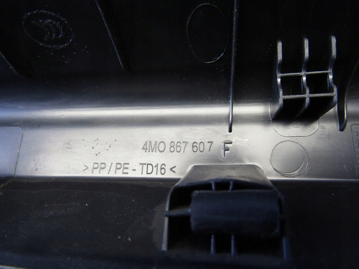 фото №9, Audi q7 захист панель багажника лівий 4m0867607f