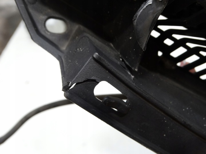 фото №13, Панель под лобовым стеклом пластиковый peugeot 108 citroen c1 toyota aygo ii 55781-0h080