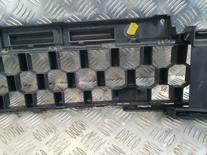 фото №10, Renault megane e-tech 2022-2023 решётка средняя бампера перед передней