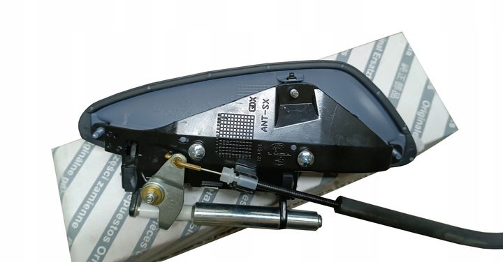 фото №2, Ручка дверь левых передних alfa romeo 159 4 дверной 156060088 новая оригинальный номер