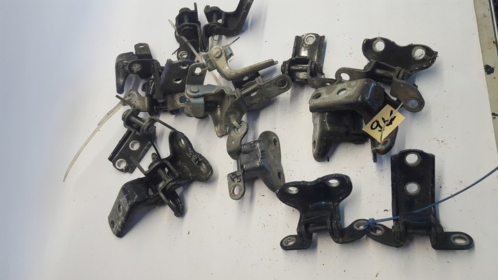 фото №1, Toyota avensis t25 03-08r петлі двері ліві зад комплект