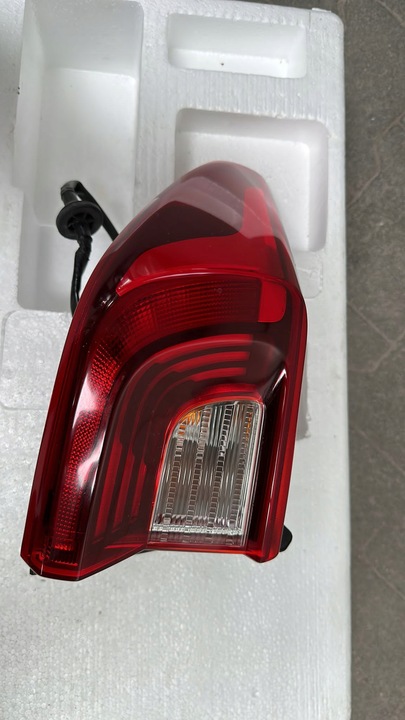 фото №1, Kia stonic 2021- лампа левая зад задняя led