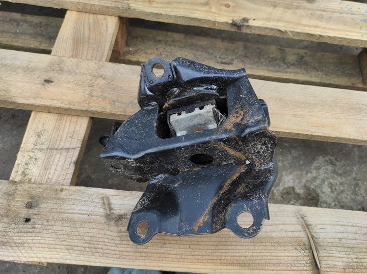 фото №4, Лапи подушка двигателя гибрид toyota yaris iv 1.5 u7