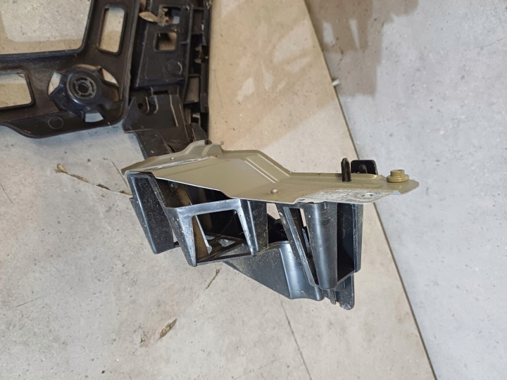 фото №8, Кронштейн  бампера правое зад sedan peugeot 508 i nr. 9686699780