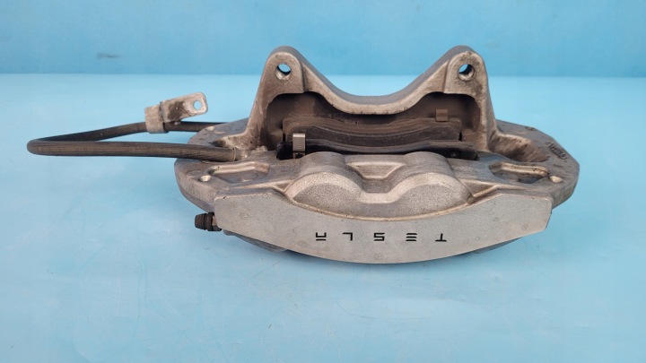 фото №9, Tesla модель 3 21r супорт гальмівний brembo праве перед 1044622-00-f