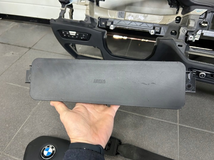 фото №10, Bmw 3 g20 g21 торпедо консоль подушка ремни подушки нитка оригинальная запчасть комплект