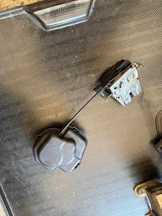 фото №1, Замок доводчик кришки mercedes eqe v295 a0997504000