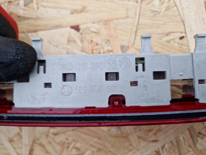 фото №4, Лампа третье свет сплав skoda octavia iii 3 5e9 универсал