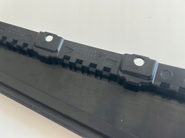 фото №15, Audi a4 rs4 b9 2018- планка маскувальна накладка стійка b двері правий зад 8w0 оригінальний номер