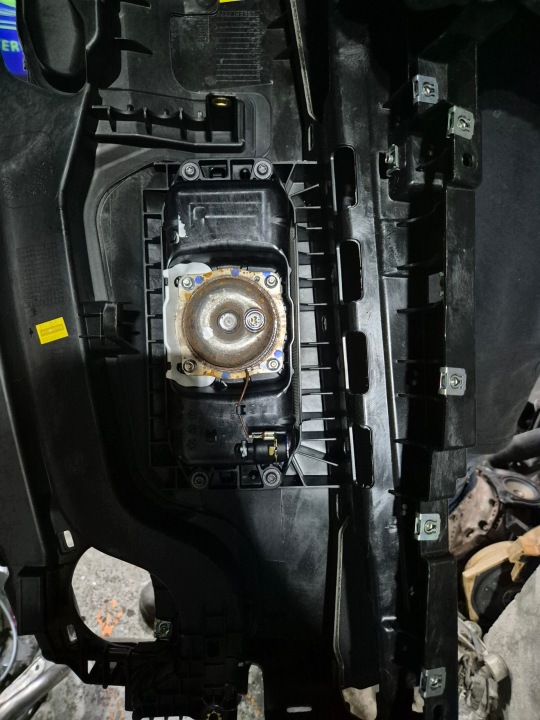 фото №6, Консоль торпедо роздавальна подушки ремені audi a6 c8