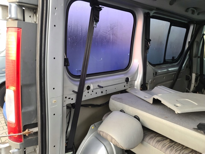 фото №2, Гвинт штифт задньої полиці trafic vivaro master