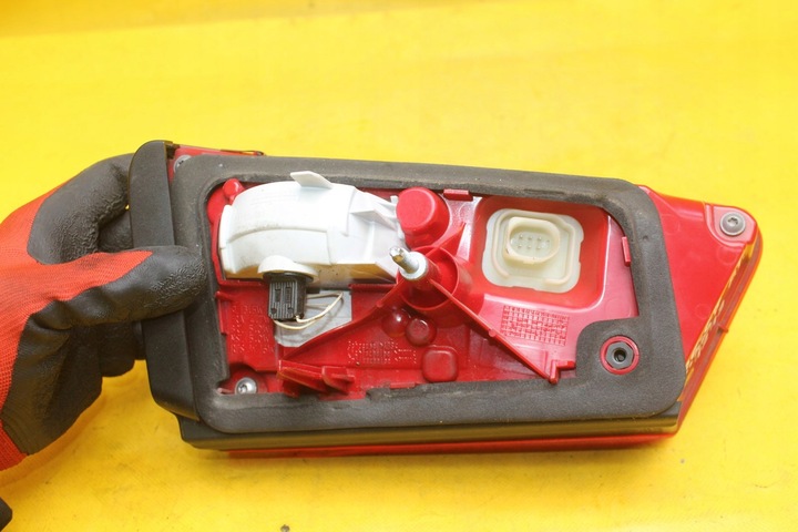 фото №6, Лампа w крышка багажника правые зад задняя audi a6 c7 универсал 4g9945094b