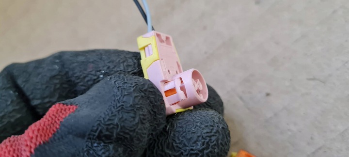 фото №7, Sq8 4m rsq8 q8 штекер разъём подушка безопасности 4n0972562 a4 b9 8w a5 q7 4m