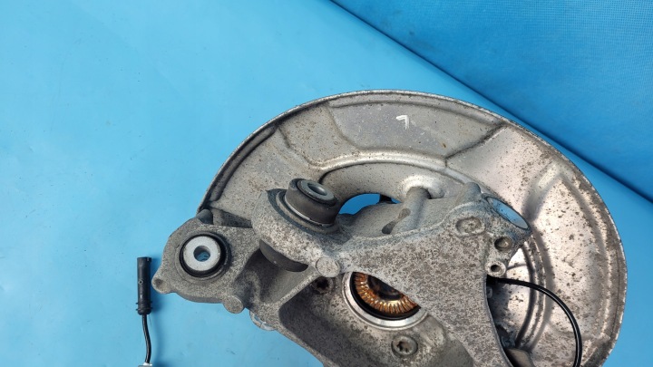 фото №9, Bmw 5' g31 518d touring 18r поворотный кулак левое зад 6866333 6861137
