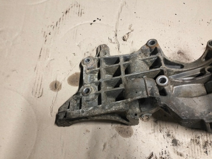 фото №10, Кронштейн кріплення генератора 1.6 2.0 tdi cay cff 03l903143q vw seat skoda
