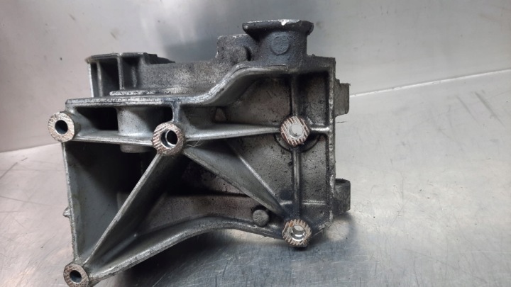 фото №7, Кронштейн генератора 9643834880 citroen c5 2.0 hdi