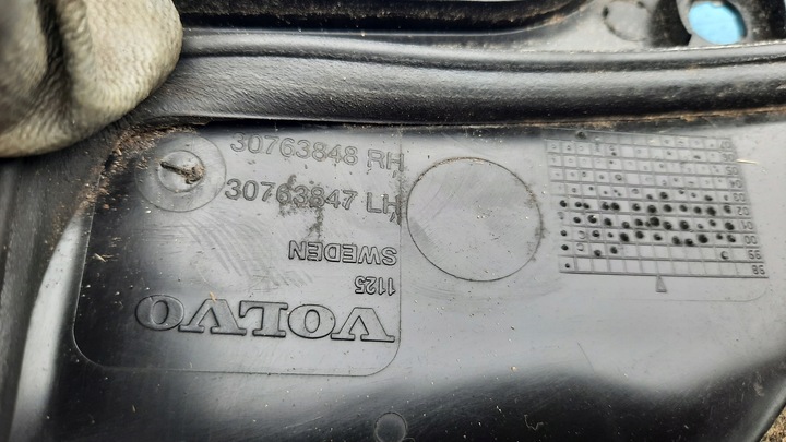 фото №9, Панель під лобовим склом volvo s60 v70 30763848 30763847
