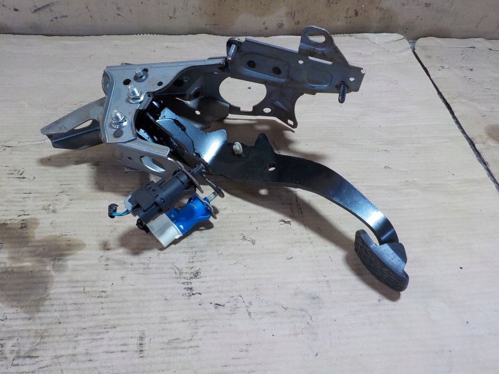 фото №7, Ford fiesta педаль тормоза 1.4 tdci