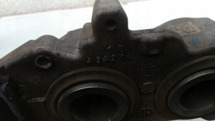 фото №8, Mercedes w212 4-matic суппорт правый перед brembo