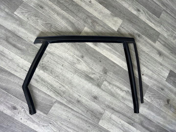 фото №1, Ford mondeo mk4 рестайлинг прокладка рамка стёкла дверь правый зад