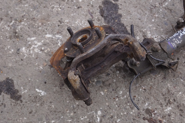 фото №5, Поворотный кулак правое перед nissan qashqai j10 1.5 dci