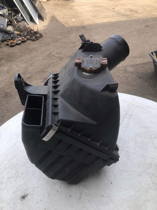 фото №4, Корпус фильтра воздуха audi a4 b5 2.6 v6 078133837l