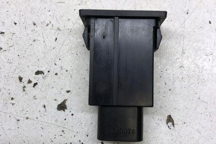 фото №2, Кнопка відкривання заливання пального toyota avensis estate _t25_ 156795 2.2l