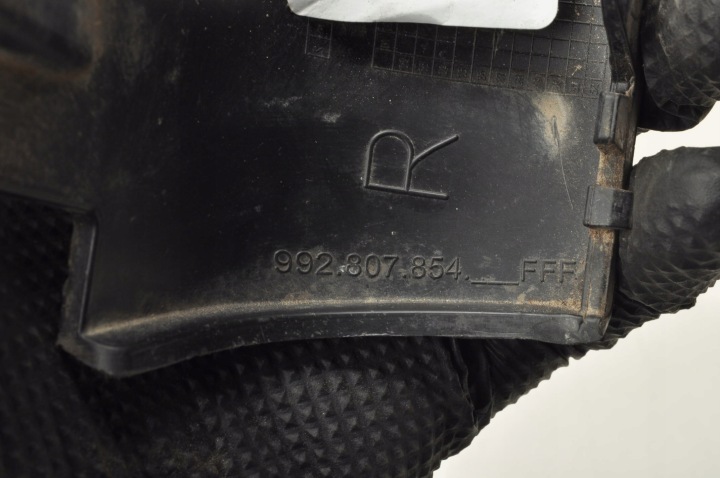 фото №7, Porsche 911 992 молдинг бампера праве перед 992807854