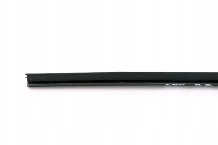 фото №11, Bmw e90 e91 молдинг уплотнитель стёкла дверь правая зад 7060248