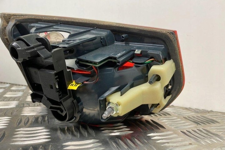 фото №9, Правая лампа крышки багажника bmw 3 f30, f80 18361112 2.0l дизель 2014
