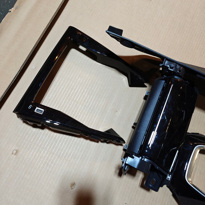 фото №10, Peugeot 208 ii комплектный туннель средний отсеки зарядное устройство